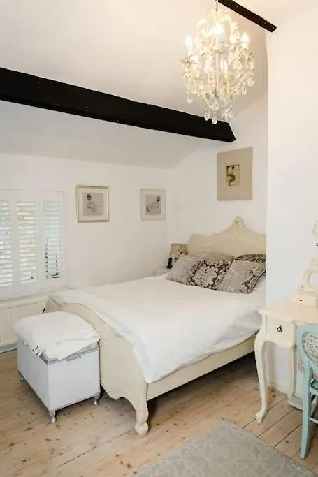 1800 Period Grade 2 Listed Cottage Addingham