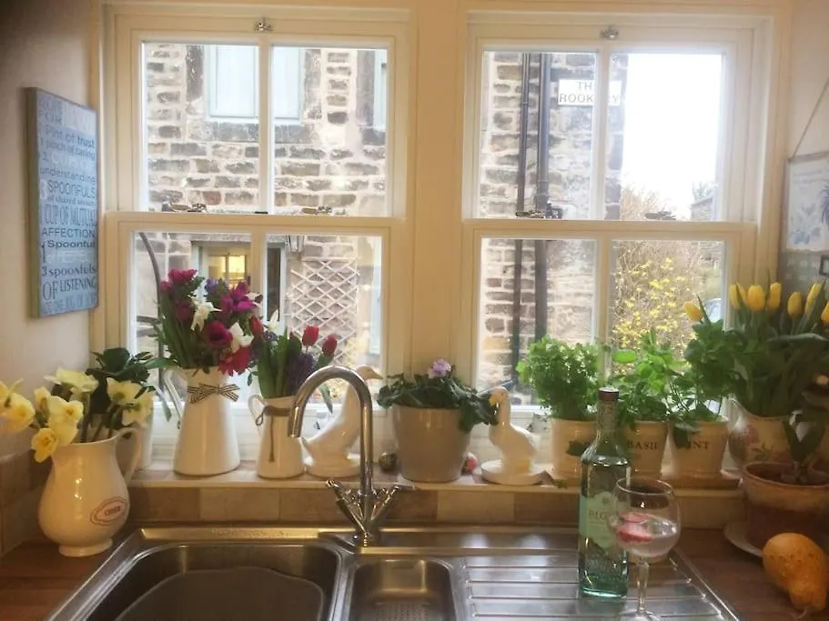 1800 Period Grade 2 Listed Cottage Addingham 0*,  Birleşik Krallık